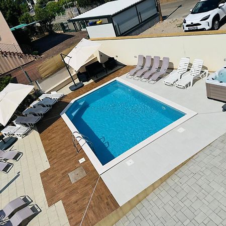 Oleander Appartement Malinska Buitenkant foto