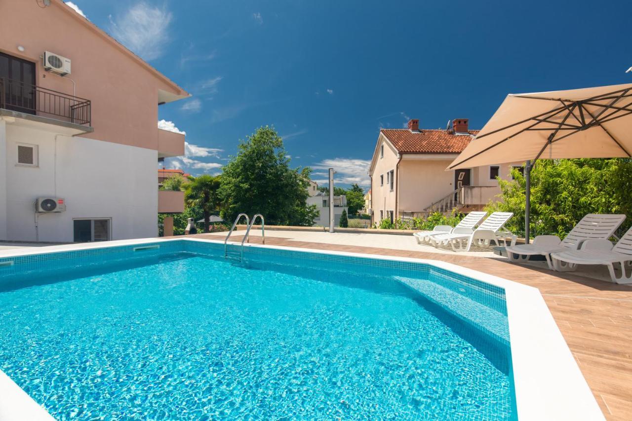 Oleander Appartement Malinska Buitenkant foto