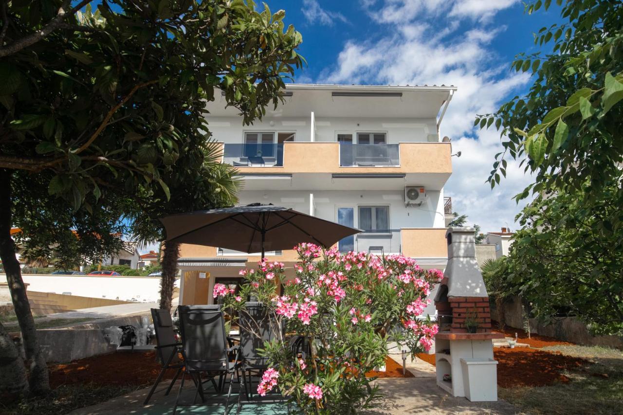 Oleander Appartement Malinska Buitenkant foto