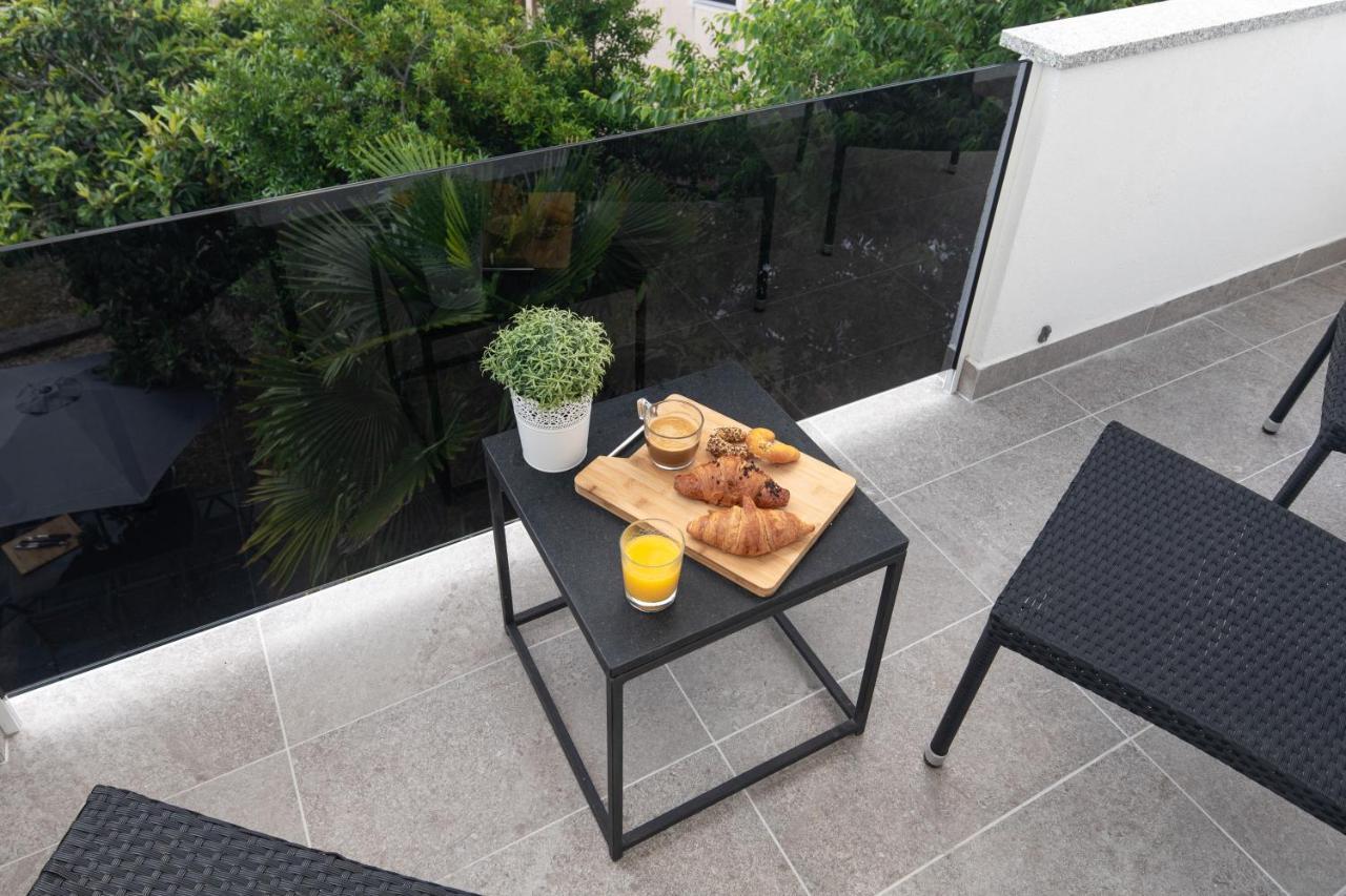 Oleander Appartement Malinska Buitenkant foto